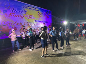 Biểu diễn văn nghệ đêm Trung thu