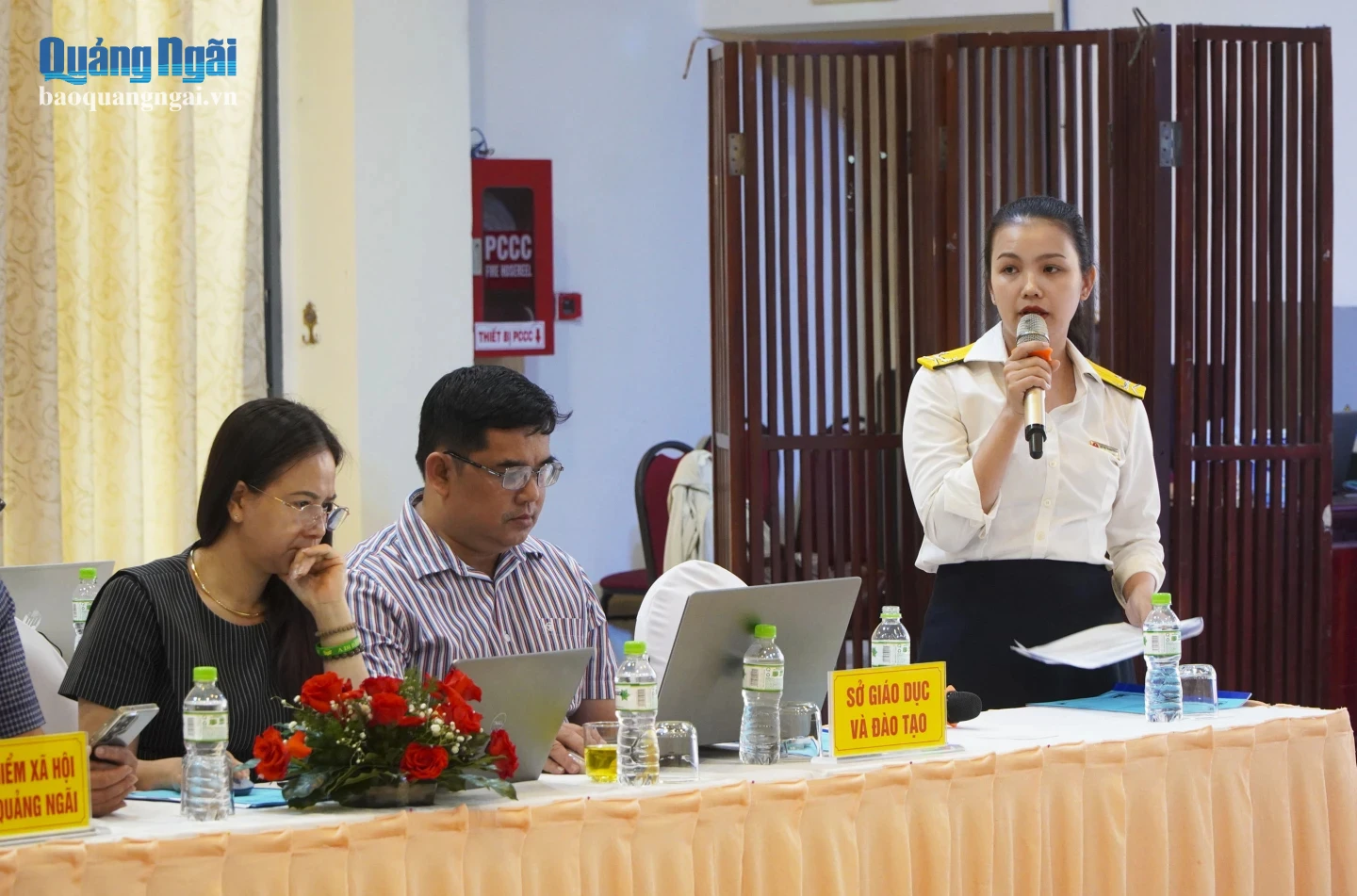 Đại diện các cơ quan, đơn vị trình bày những nội dung trong quá trình chuyển đổi sang doanh nghiệp.