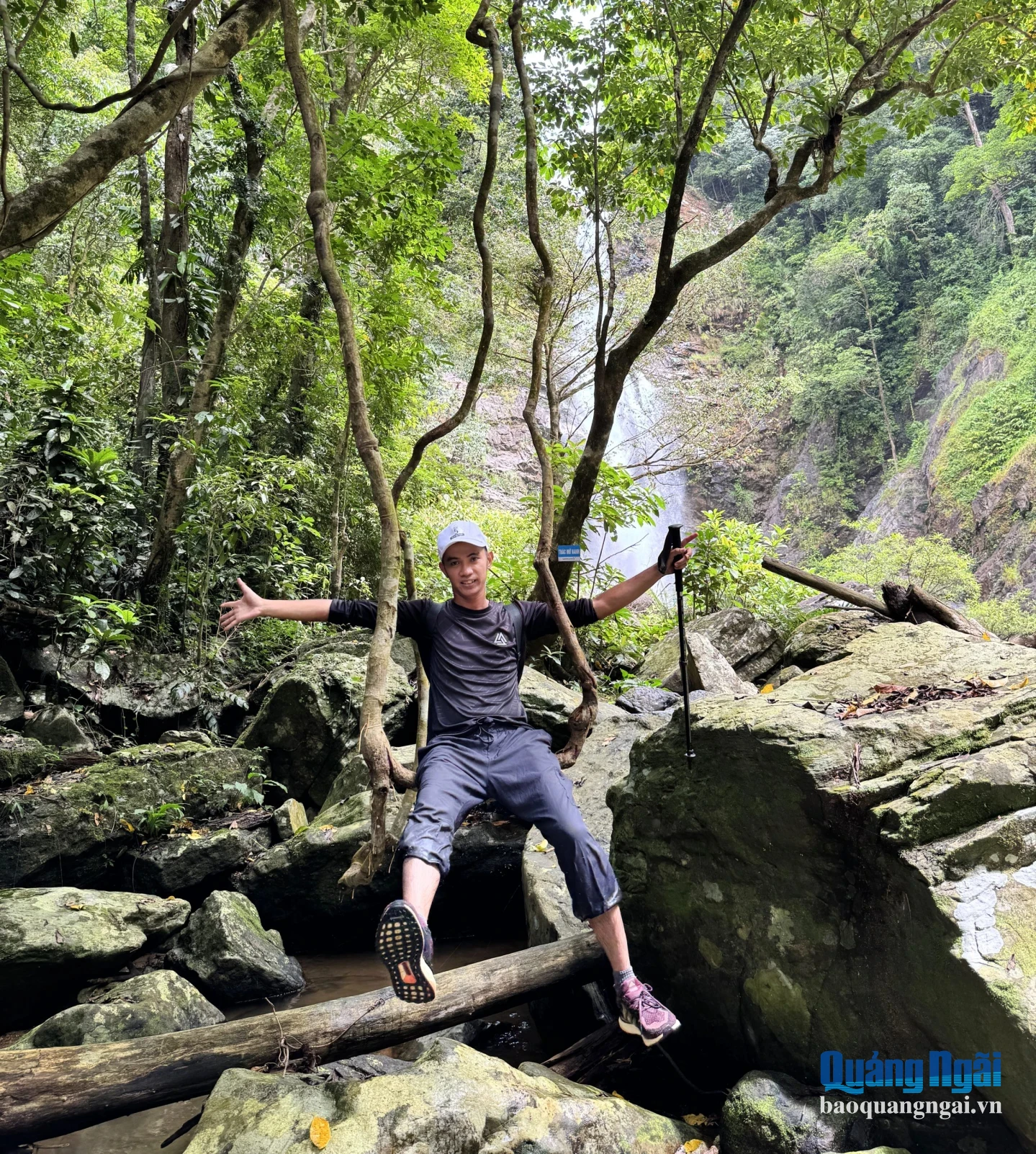 Anh Trần Viễn trong một chuyến trekking khám phá núi rừng. Ảnh: NVCC